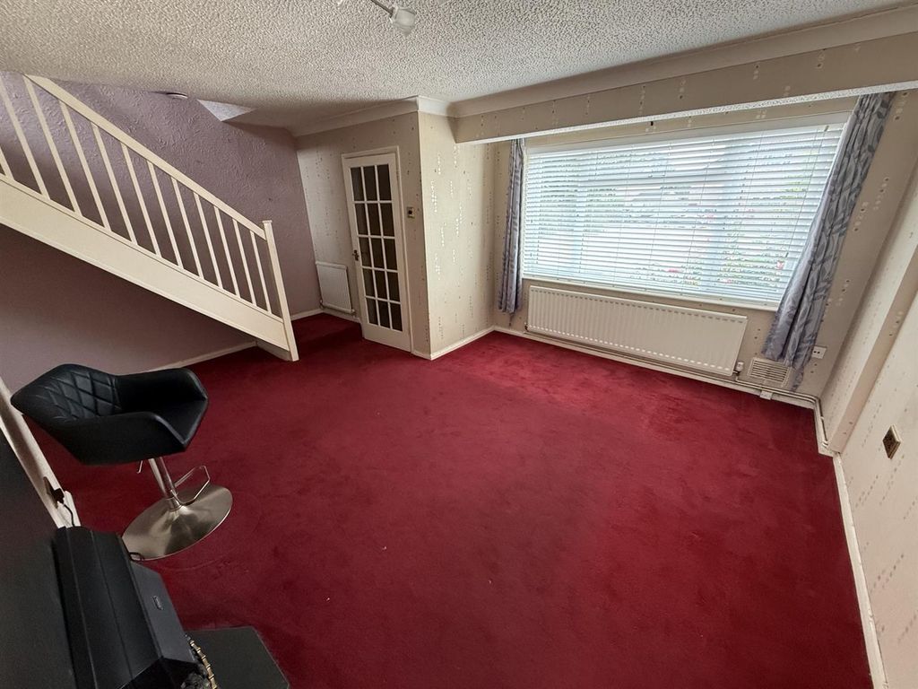 Property photo 2 of 11 Living Room