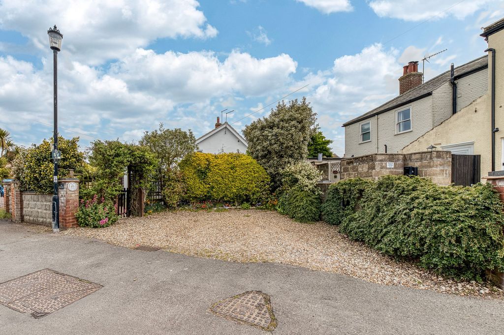Property photo 3 of 17