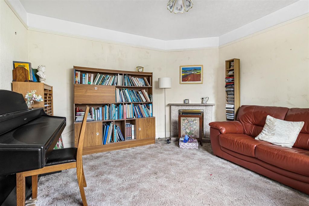Property photo 3 of 16 19_90429.Jpg