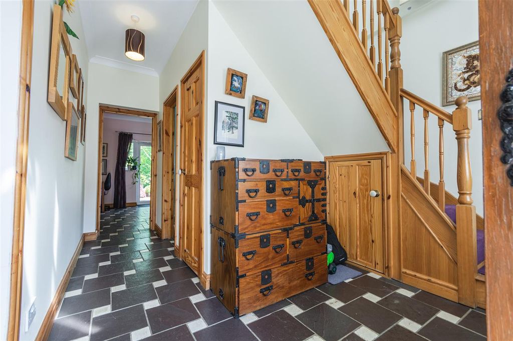 Property photo 2 of 30 Entrance Hall