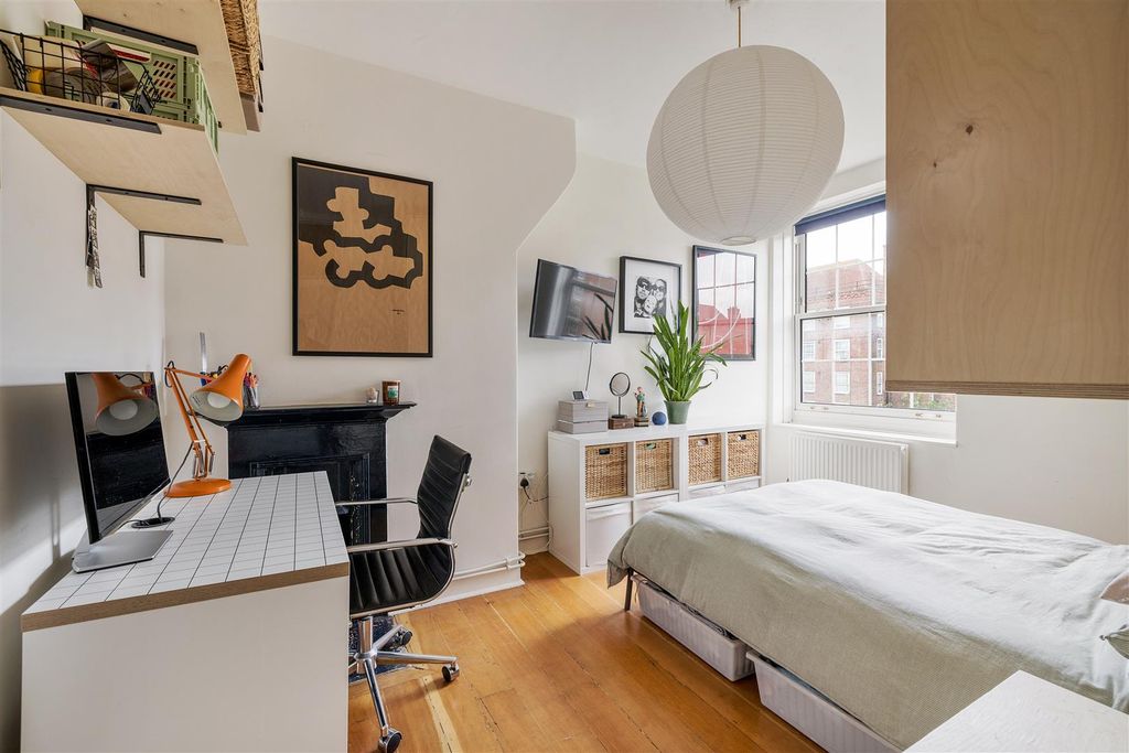 Property photo 3 of 26 Pembury Road, E5