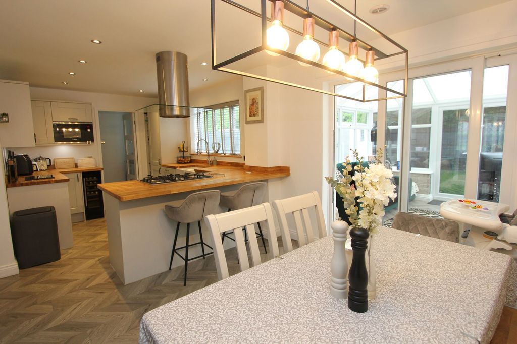 Property photo 3 of 34 Kitchen/Diner