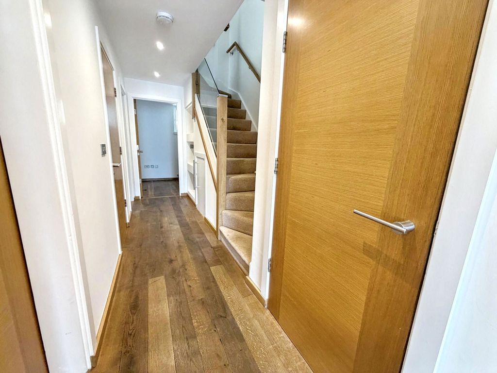Property photo 3 of 42