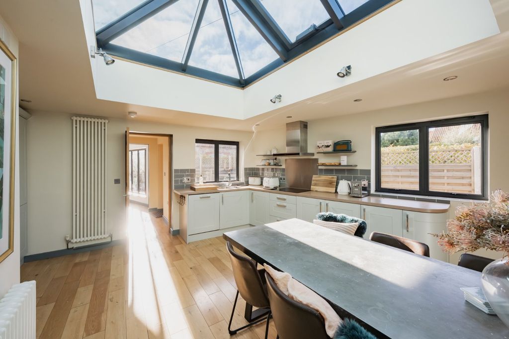 Property photo 2 of 20 Picture No. 11