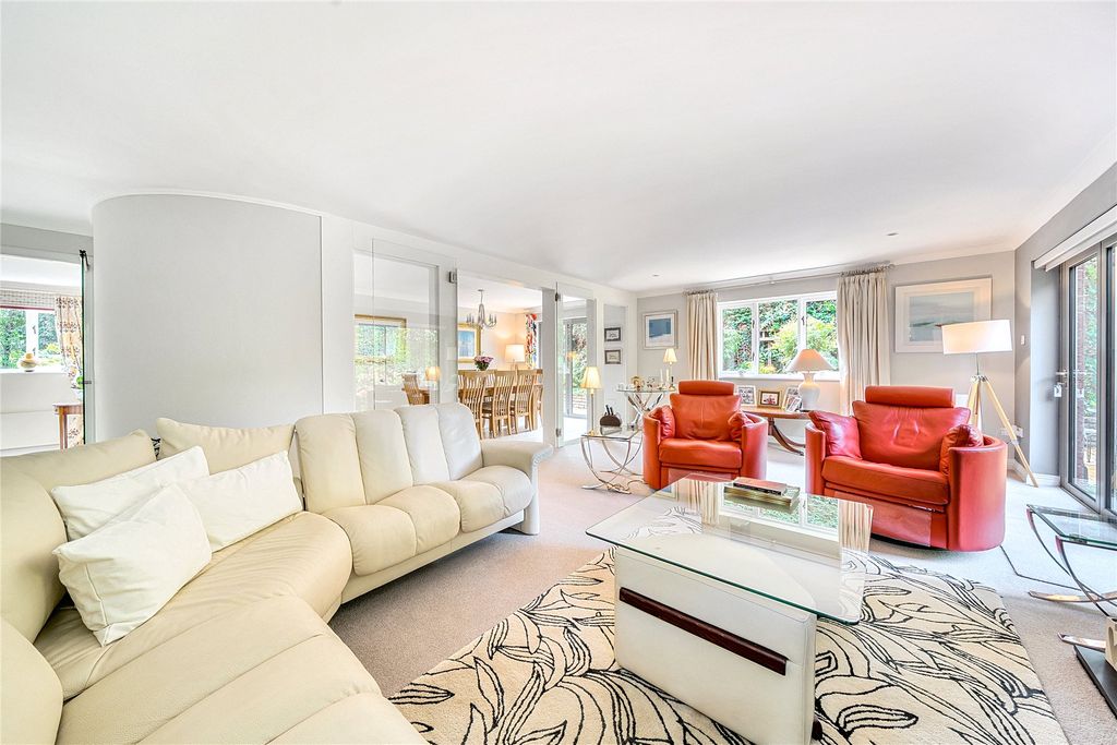 Property photo 2 of 22 Sitting Room