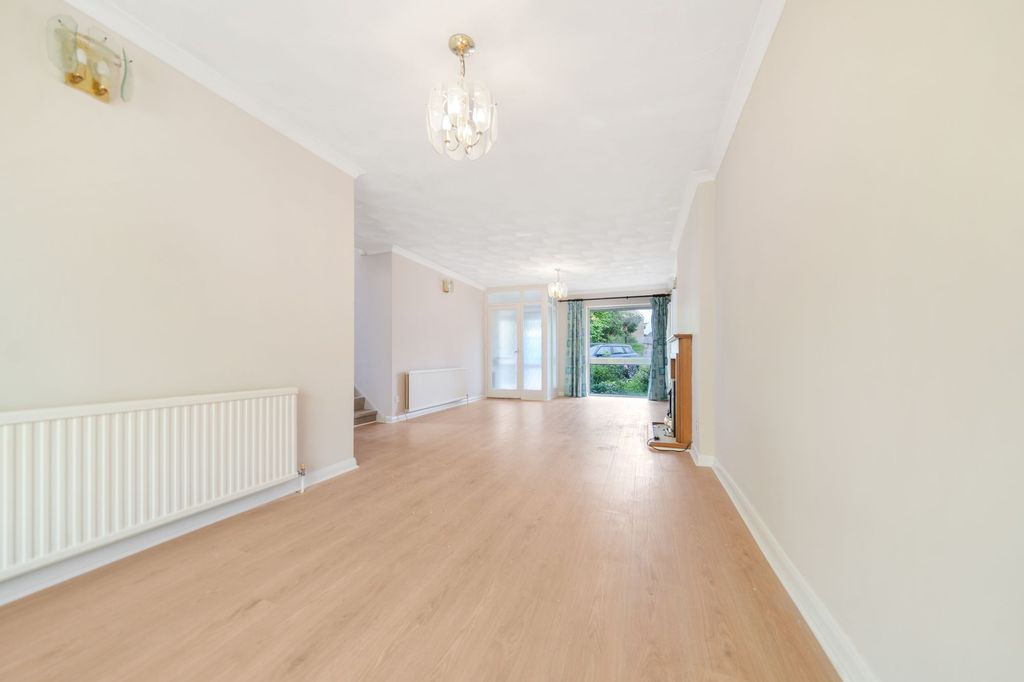 Property photo 3 of 12