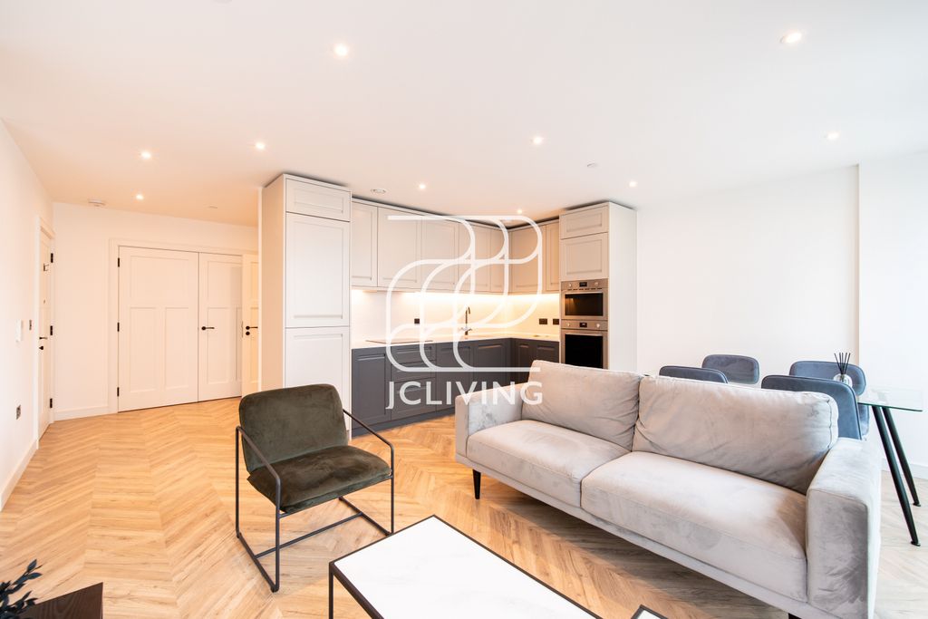 Property photo 1 of 25 5 Brook Street, Kingston Upon Thames