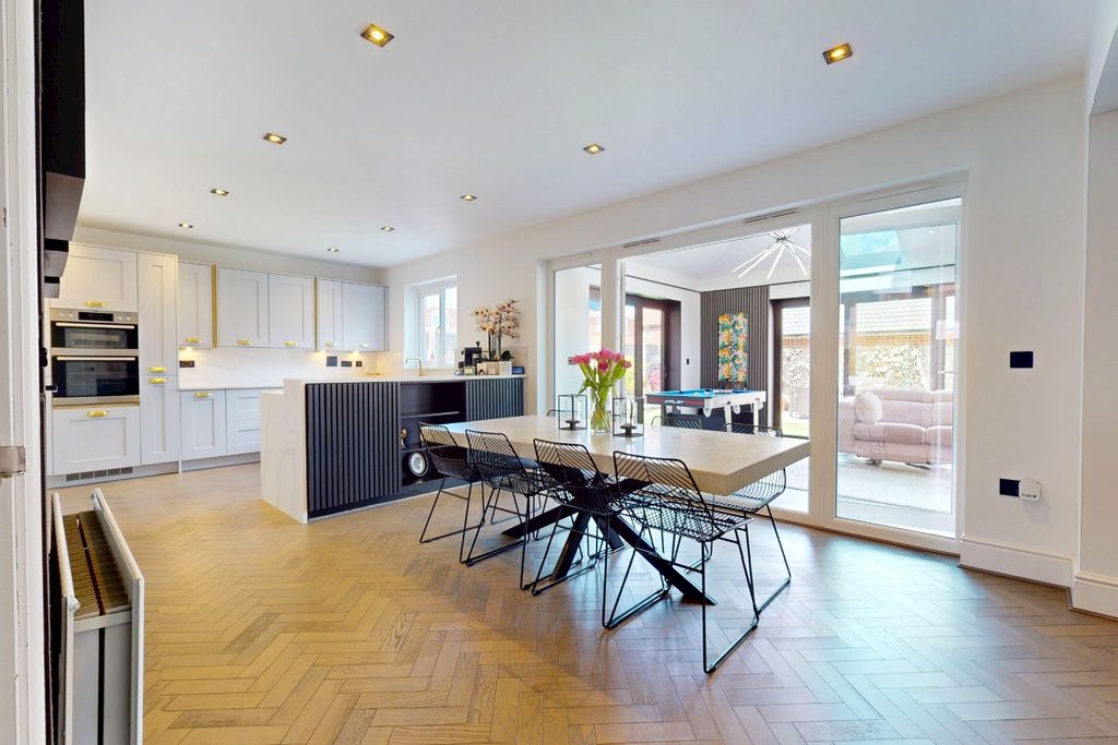 Property photo 2 of 44 4804332