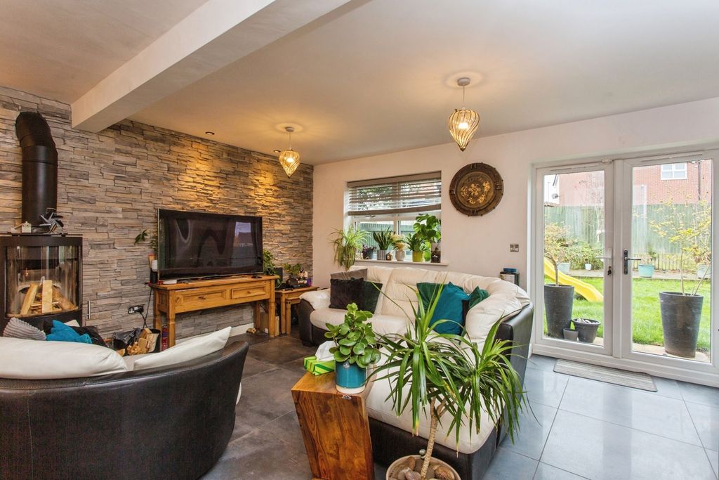 Property photo 2 of 17 Photo