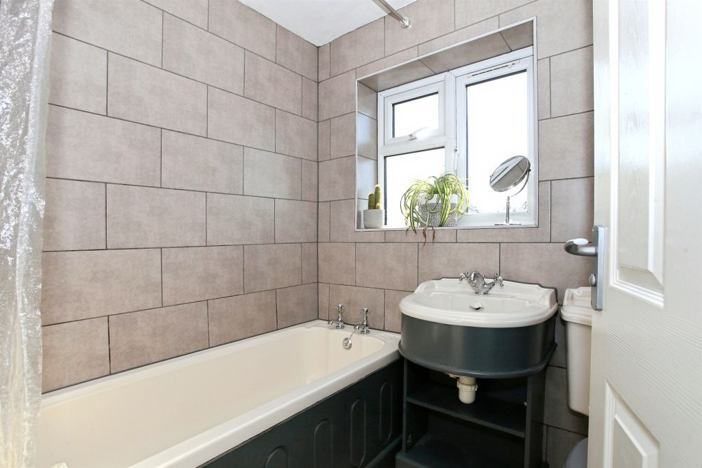 Property photo 3 of 20 Bathroom