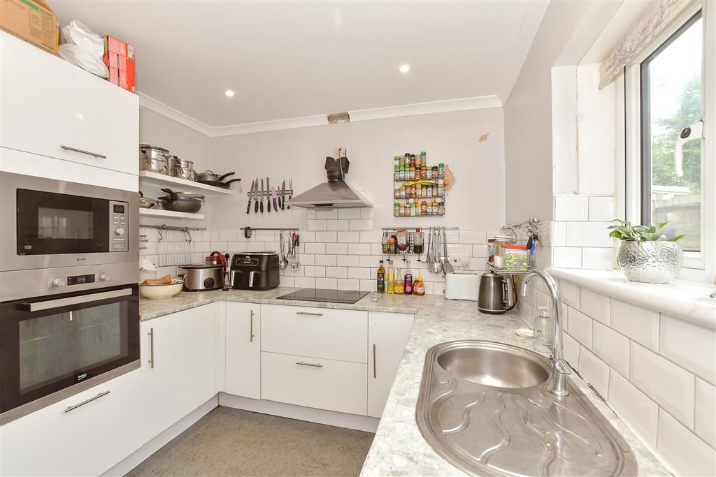 Property photo 2 of 9 Kitchen