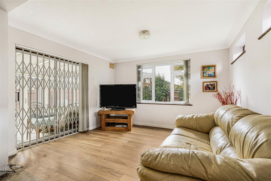 Property photo 3 of 16 16_93668.Jpg