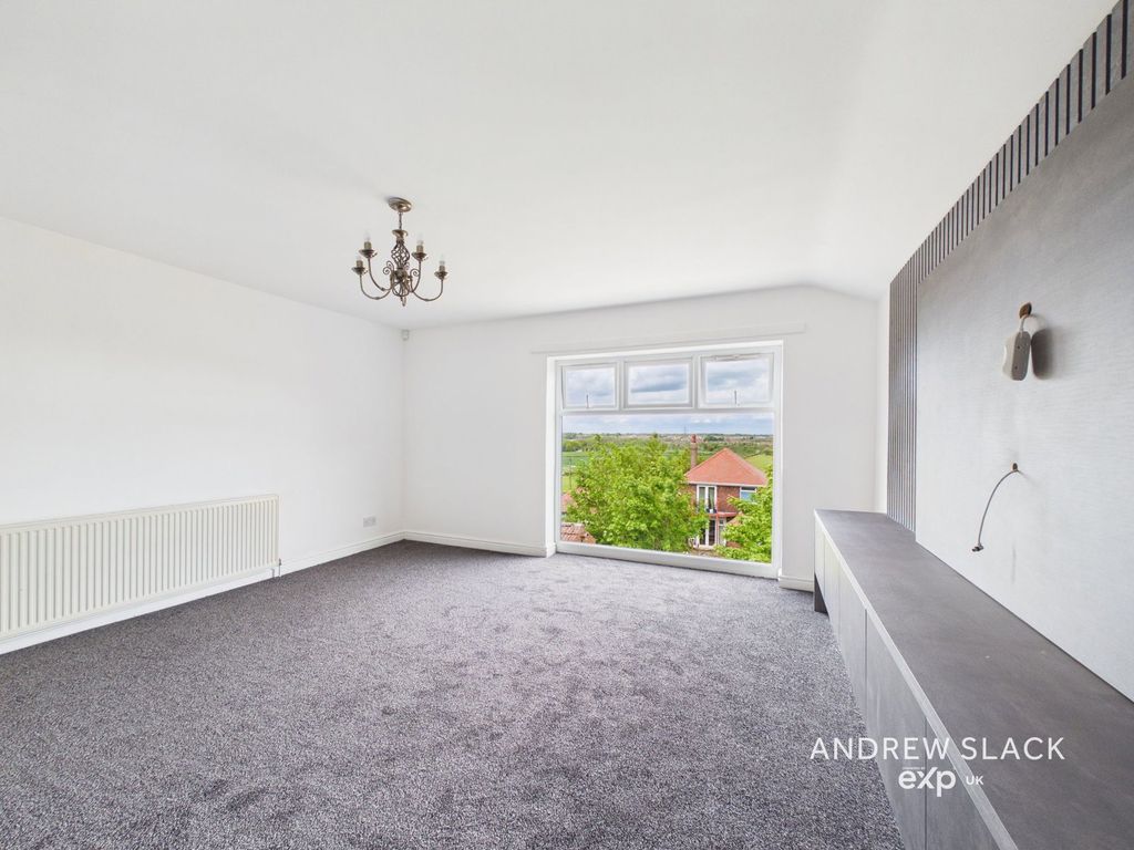 Property photo 3 of 28