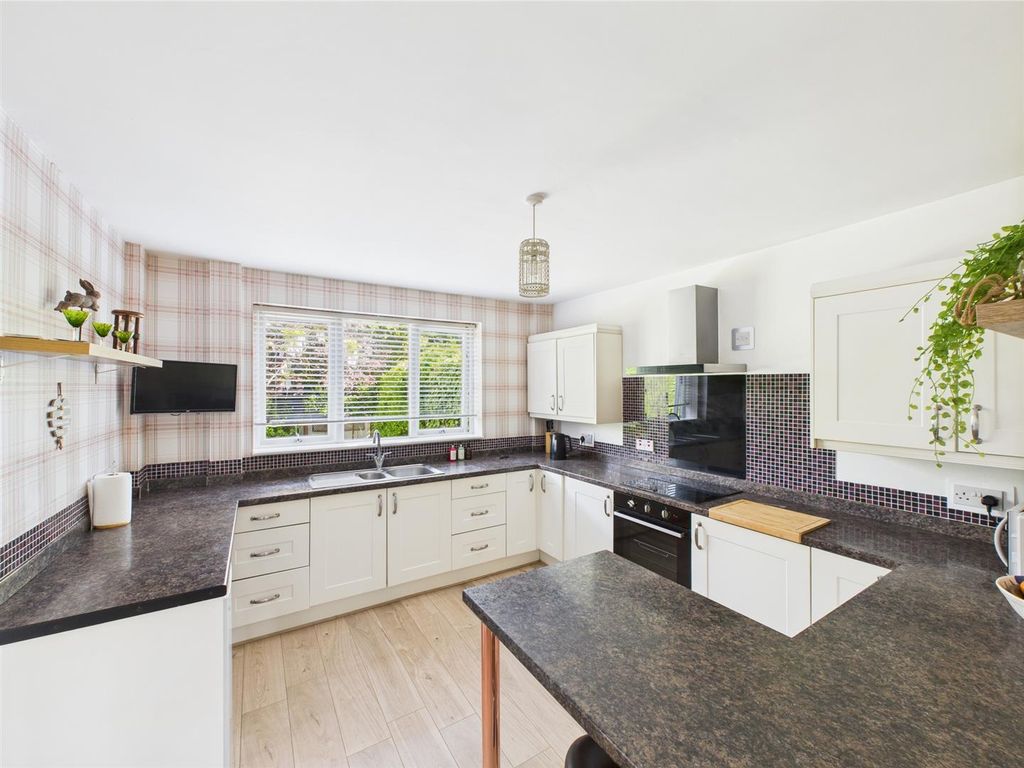 Property photo 3 of 19 Cam03736G0-Pr0141-Still005.Jpg