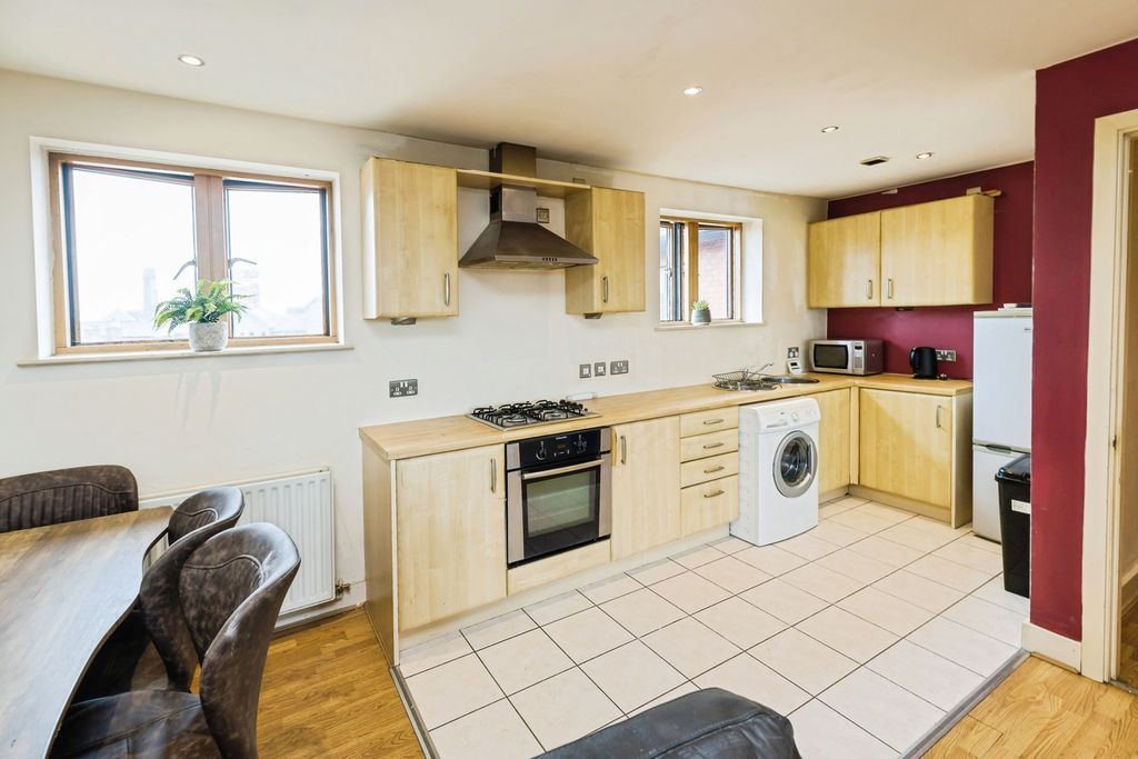 Property photo 2 of 15 Pbox-Img.Jpg