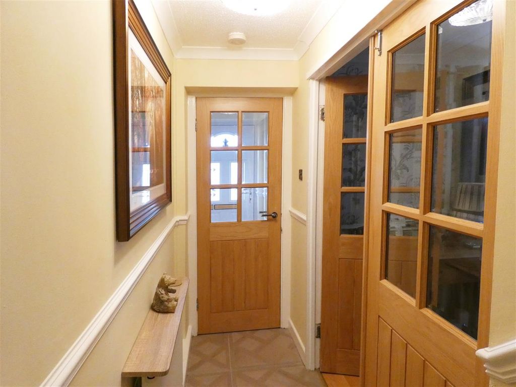 Property photo 3 of 24 Entrance Hall