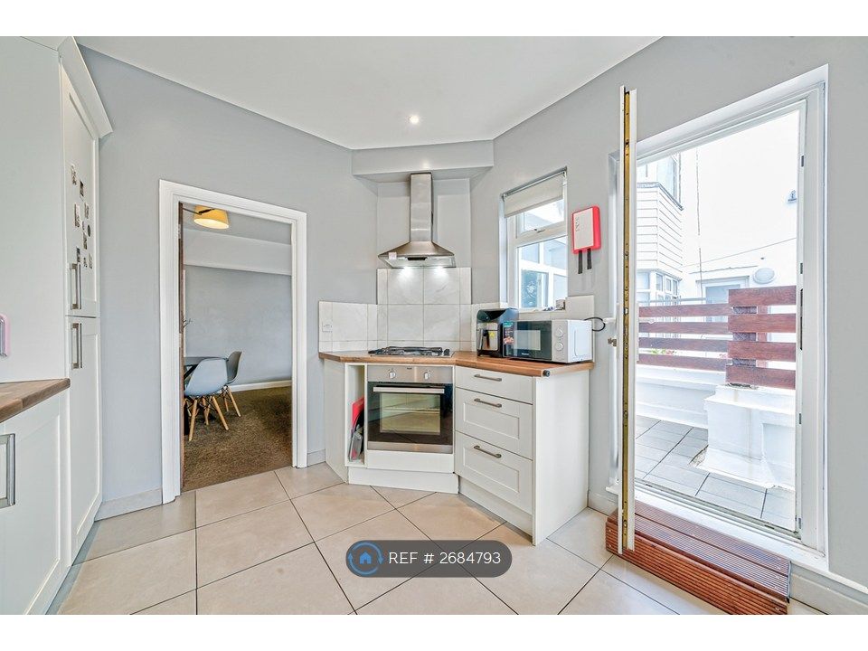 Property photo 2 of 27