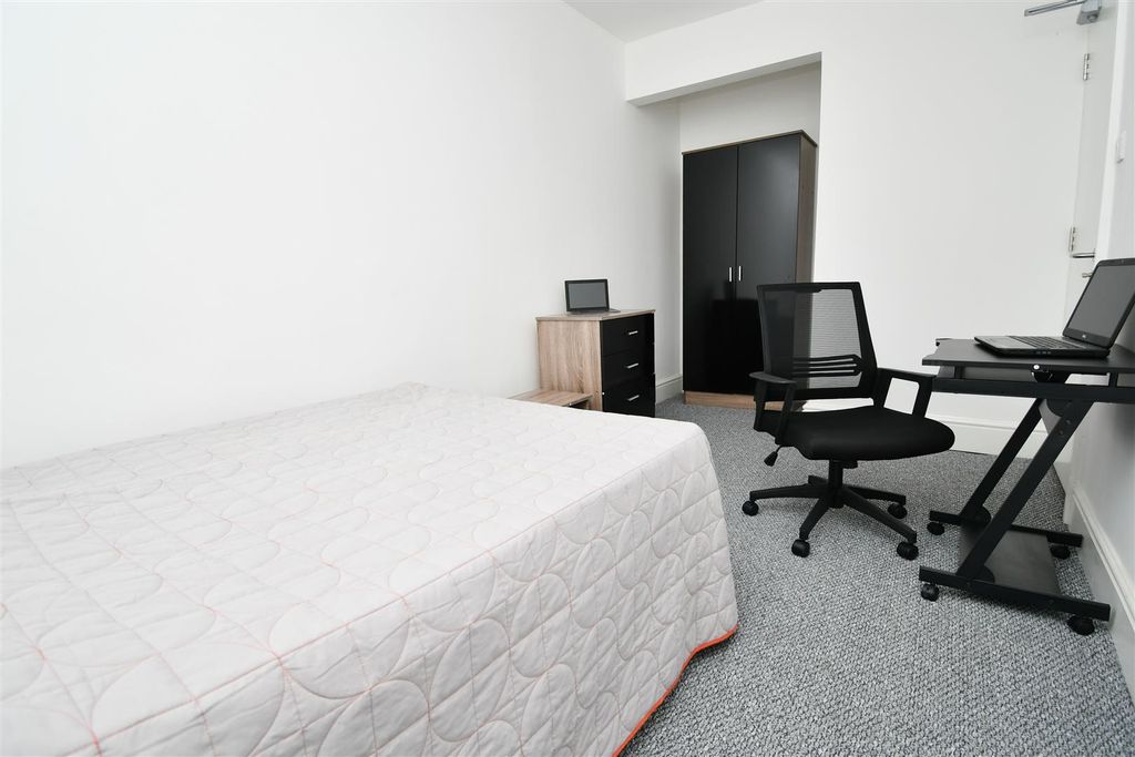 Property photo 2 of 3 Room 2