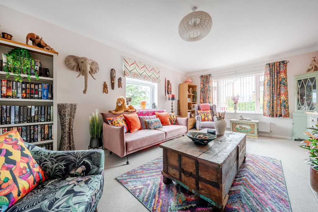 Property photo 2 of 21 Living Room