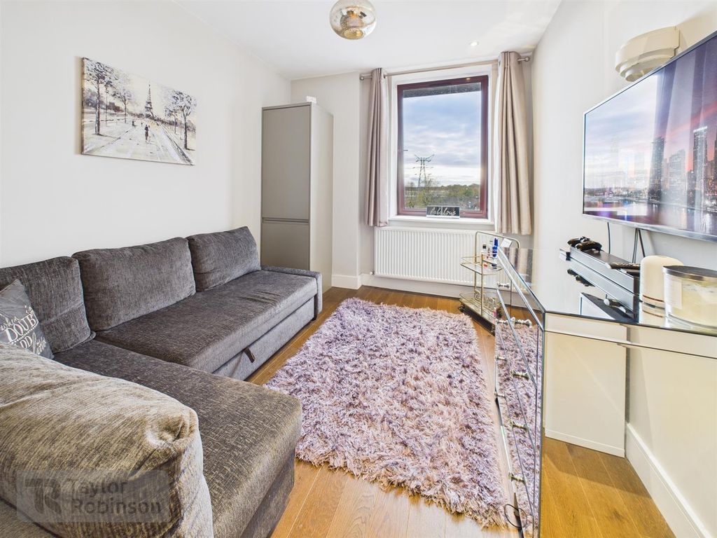 Property photo 2 of 9 Cam02600G0-Pr0598-Still006.Jpg