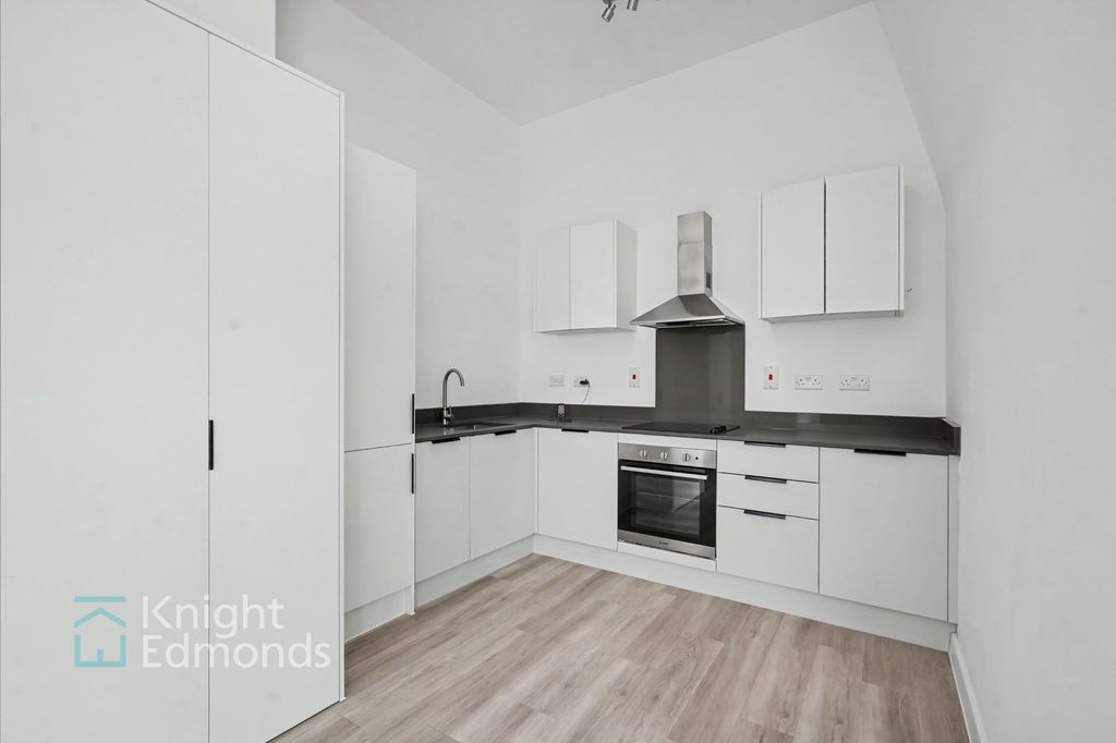 Property photo 3 of 8 Kitchen
