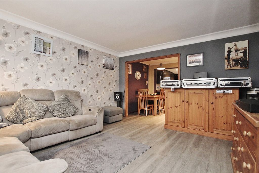 Property photo 3 of 17 Picture No. 11