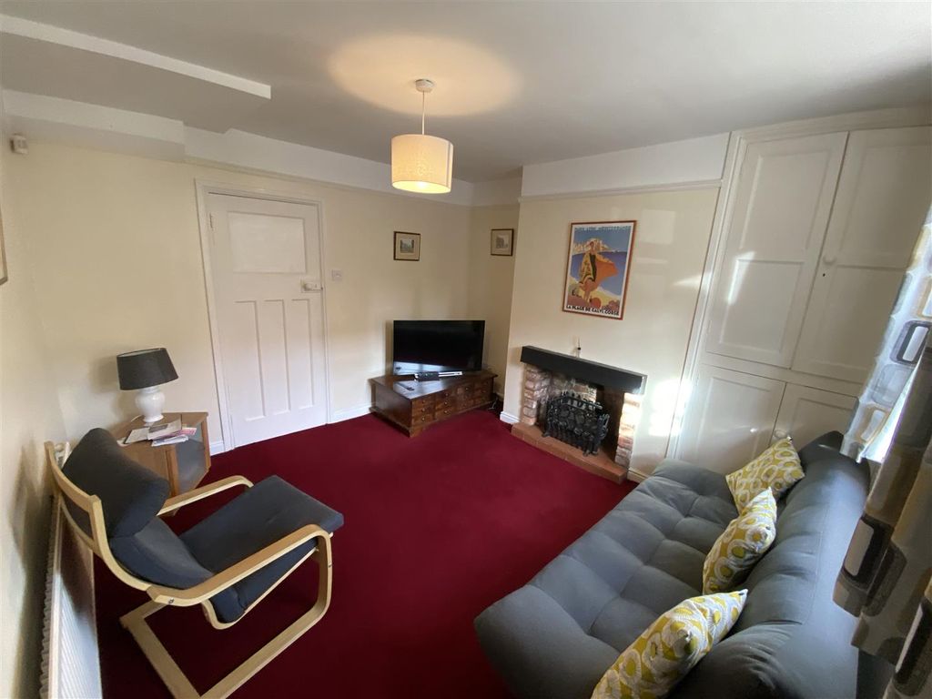 Property photo 2 of 11