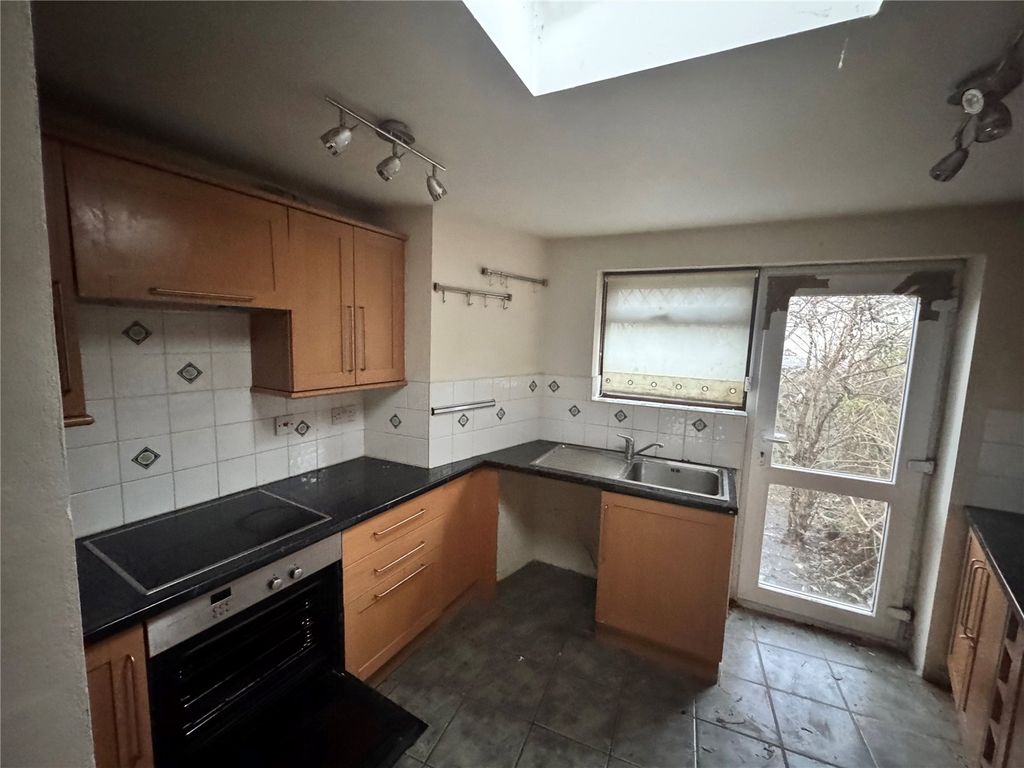 Property photo 3 of 9 Kitchen