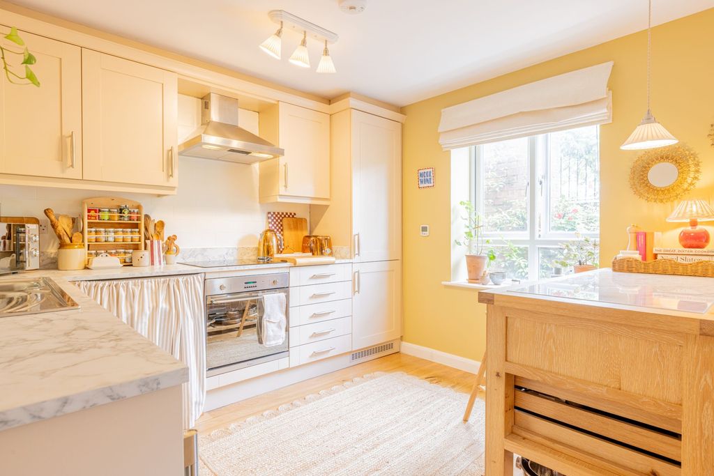 1 bed flat for saleNewport NP20 photo 5