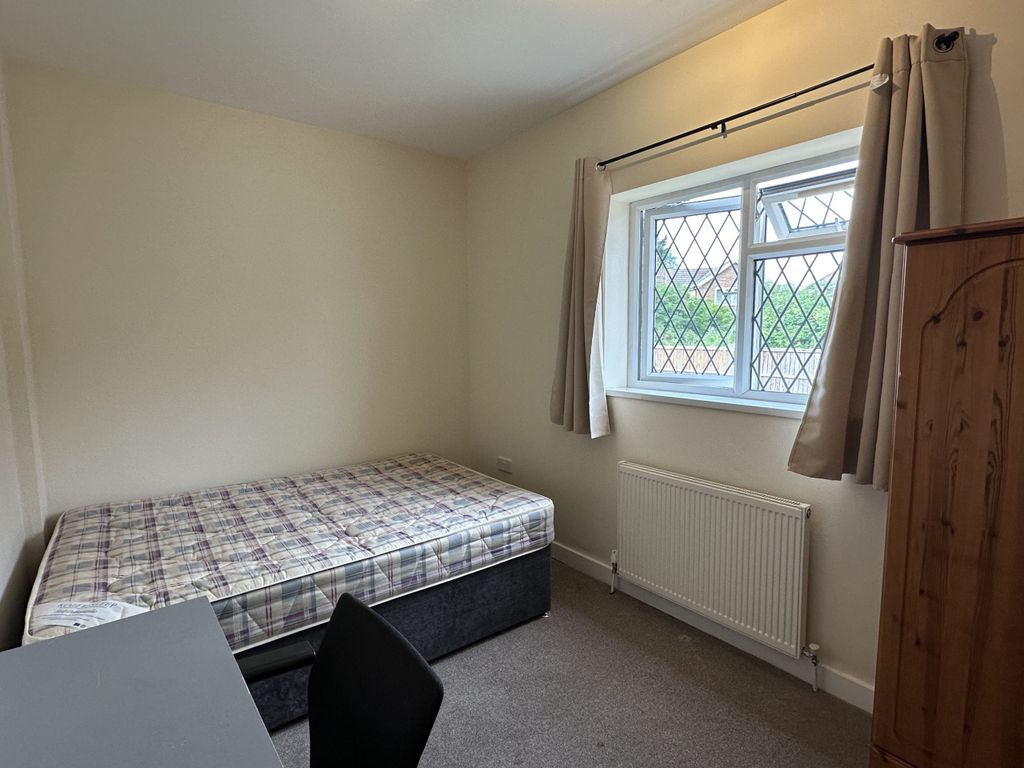 Property photo 1 of 7 Room-2-Scaled