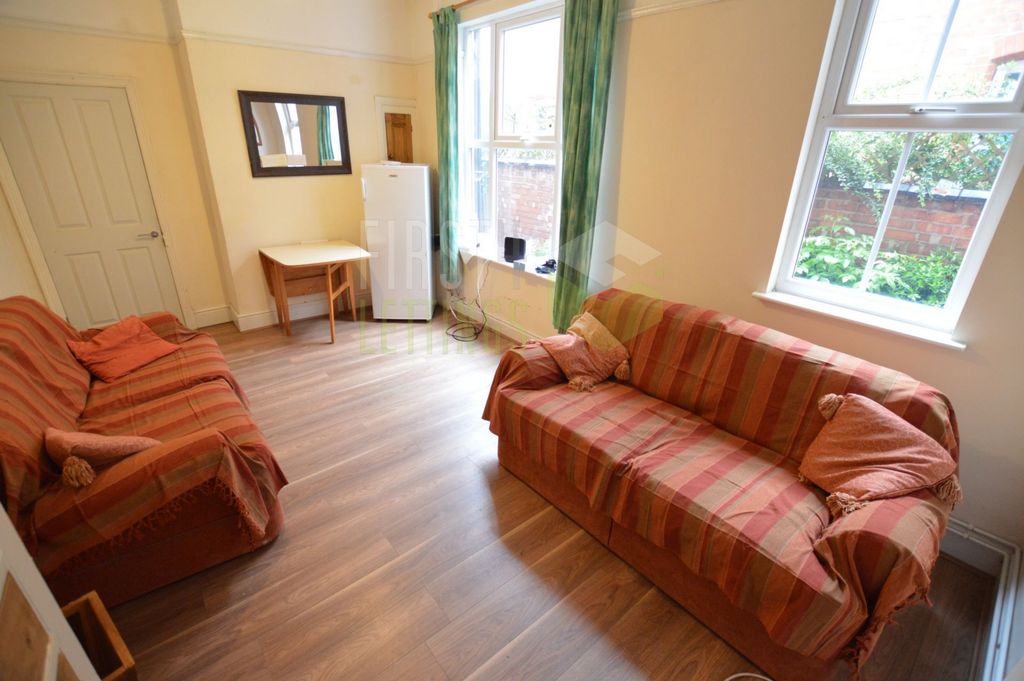 Property photo 2 of 13 Lounge