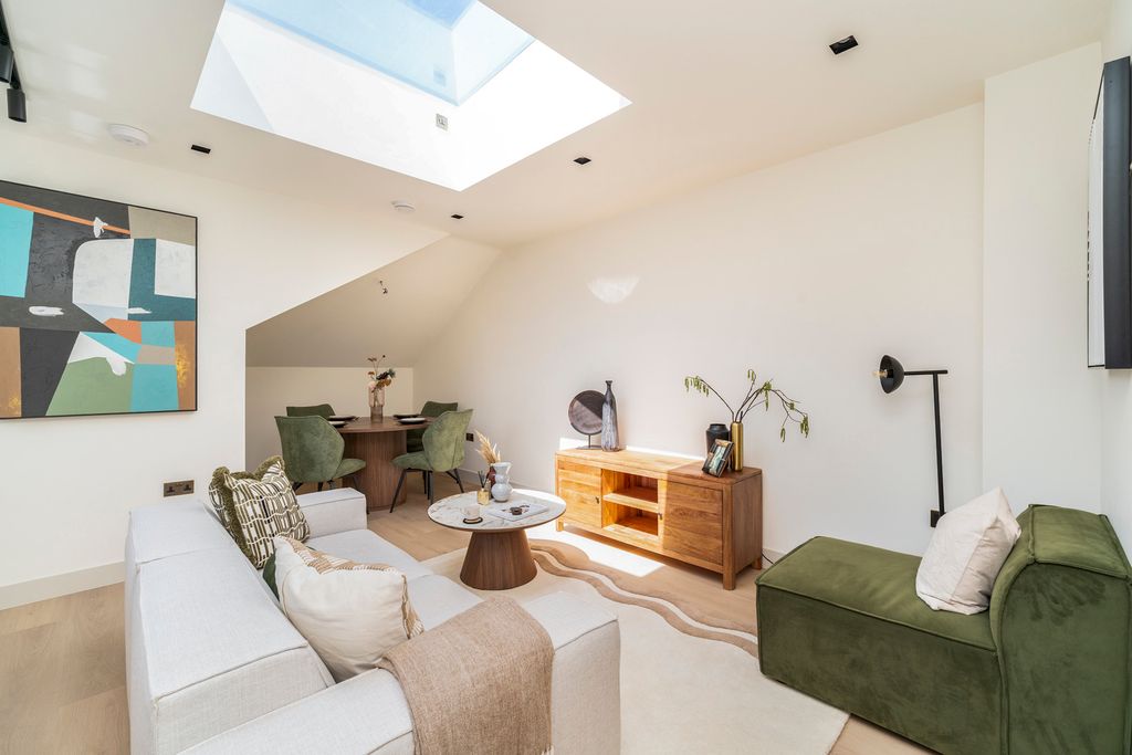 Property photo 2 of 22 Pbox-Img.Jpg