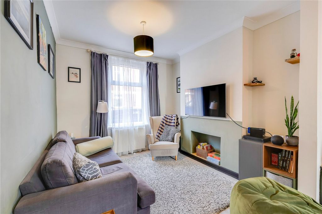 Property photo 2 of 26 Picture No. 16