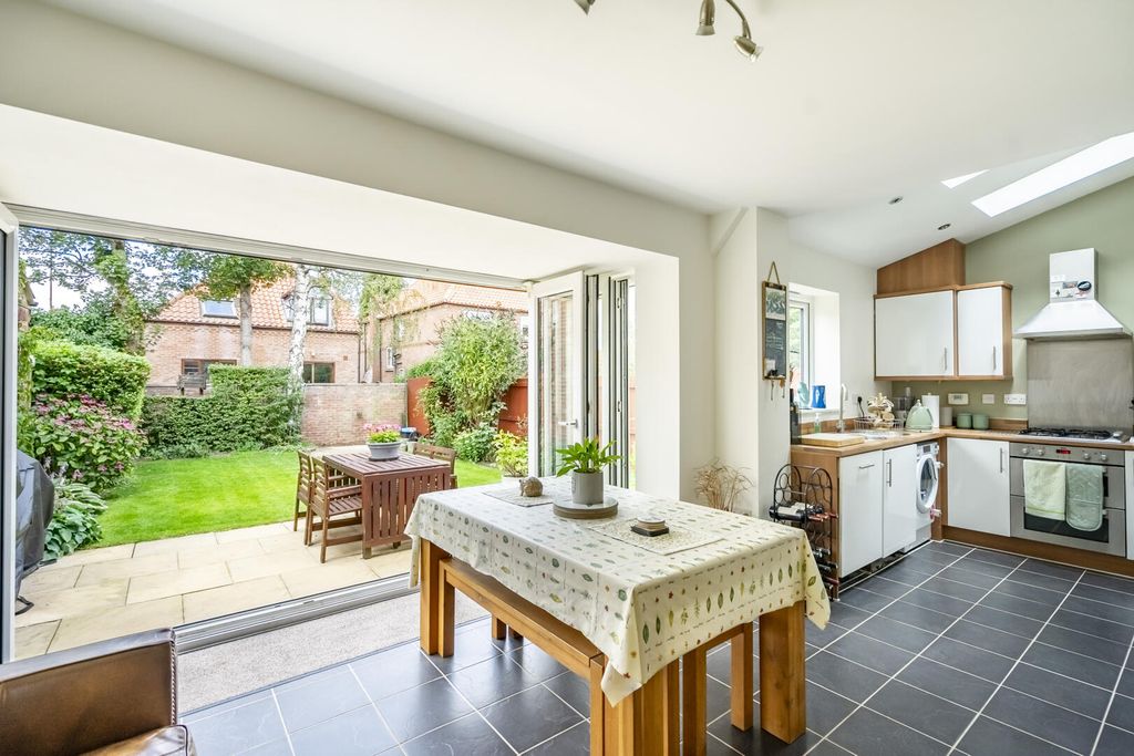 Property photo 3 of 17 Kitchen