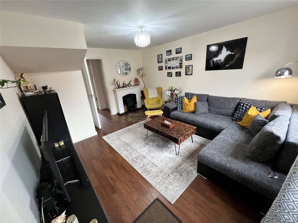 Property photo 3 of 14 Lounge