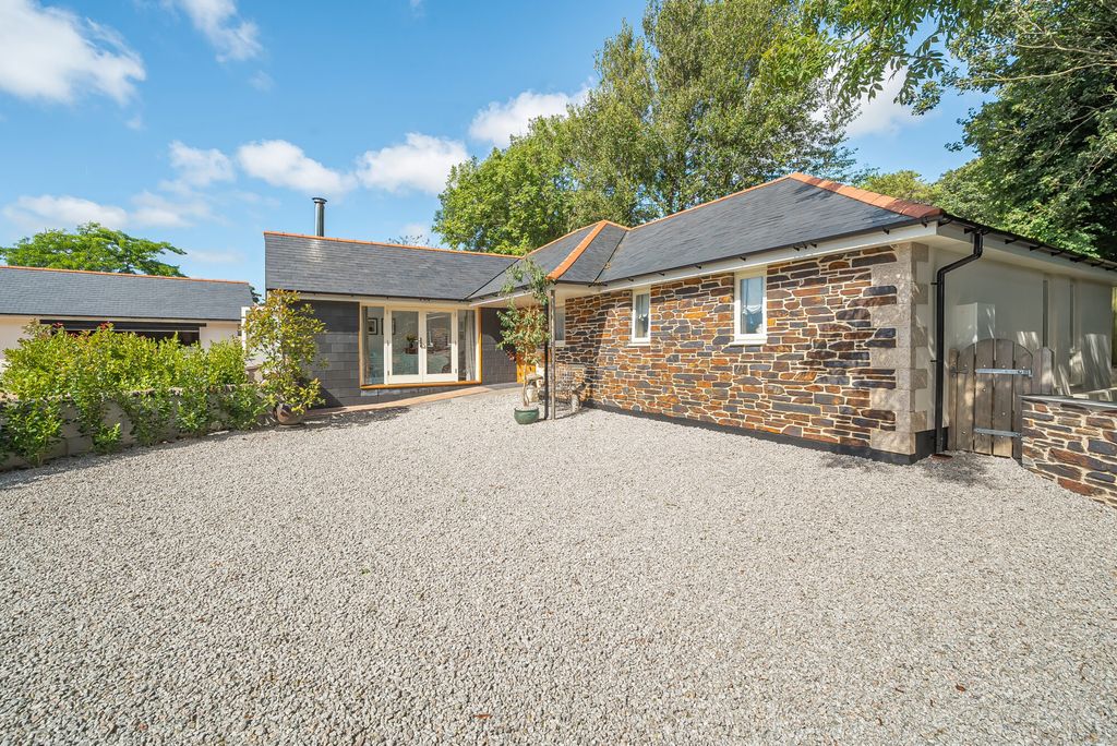 Property photo 2 of 21