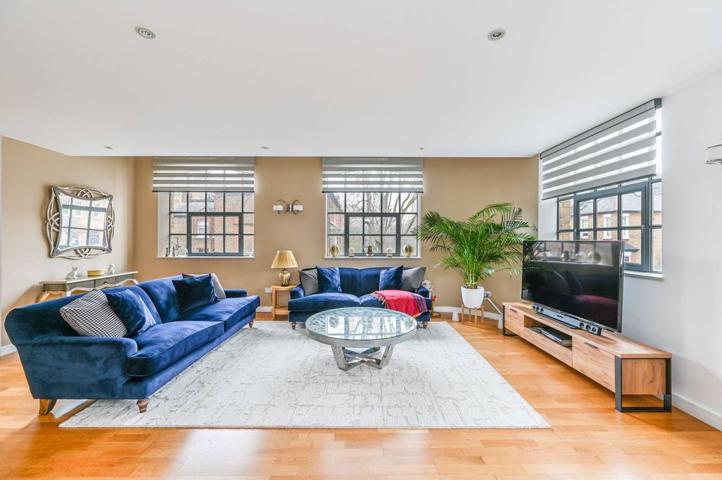 Property photo 1 of 17