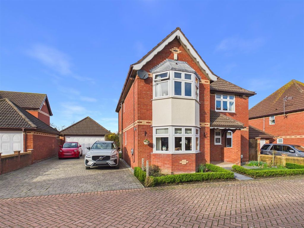 Property photo 1 of 21 Front