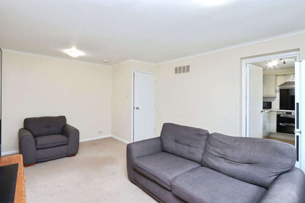 Property photo 2 of 12 Lounge