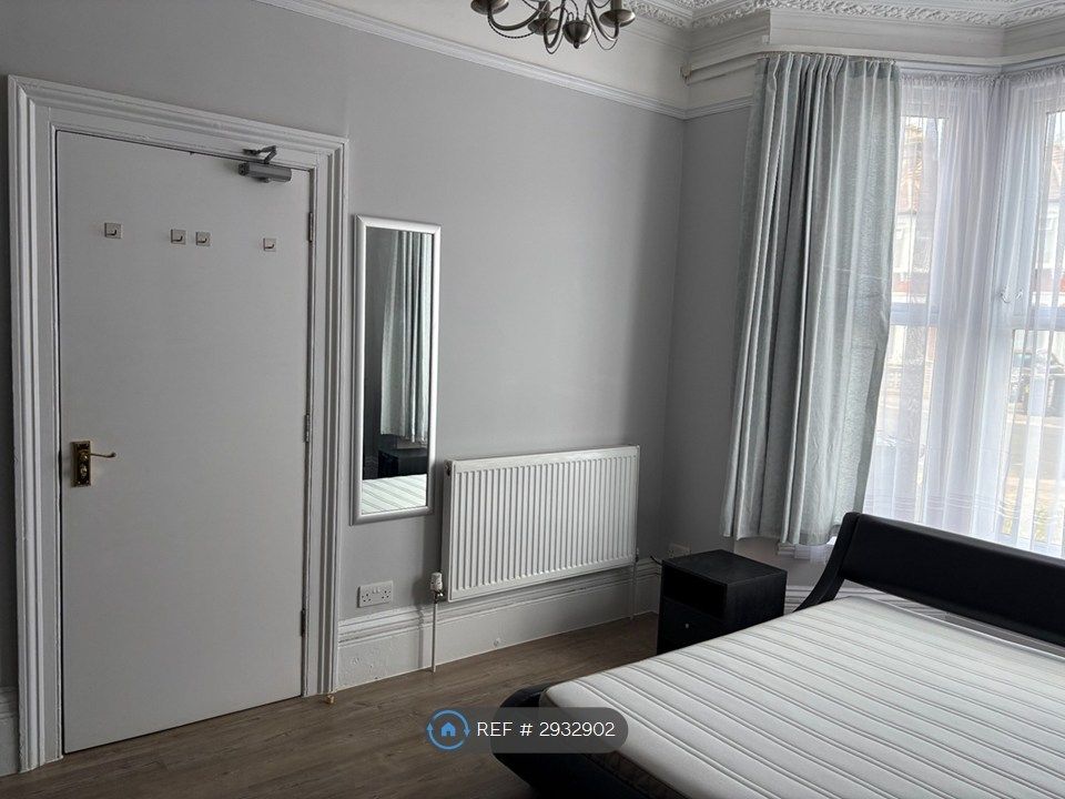 Property photo 1 of 13 Bedroom 1