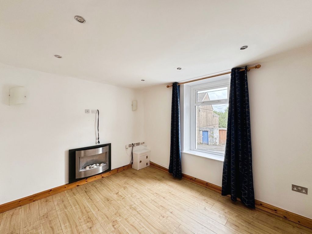 Property photo 2 of 19 5251073