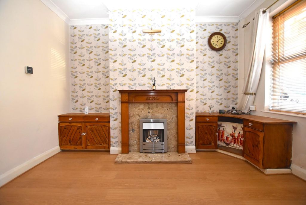 Property photo 3 of 18 Living Room (2).Jpg