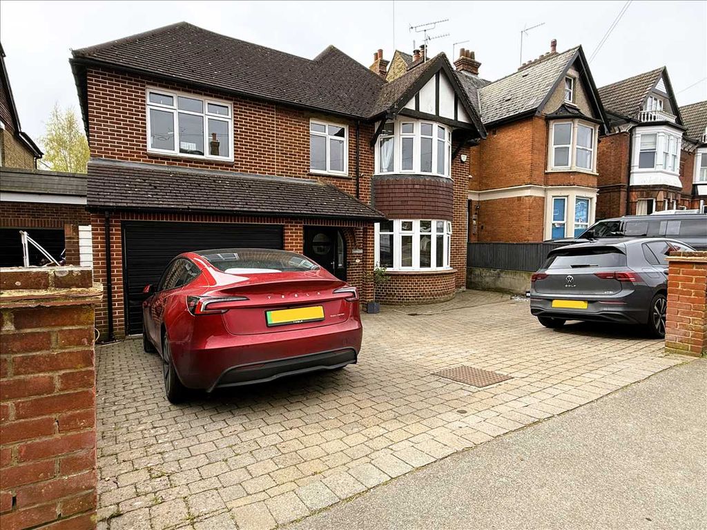 Property photo 2 of 31 Front View Of Property