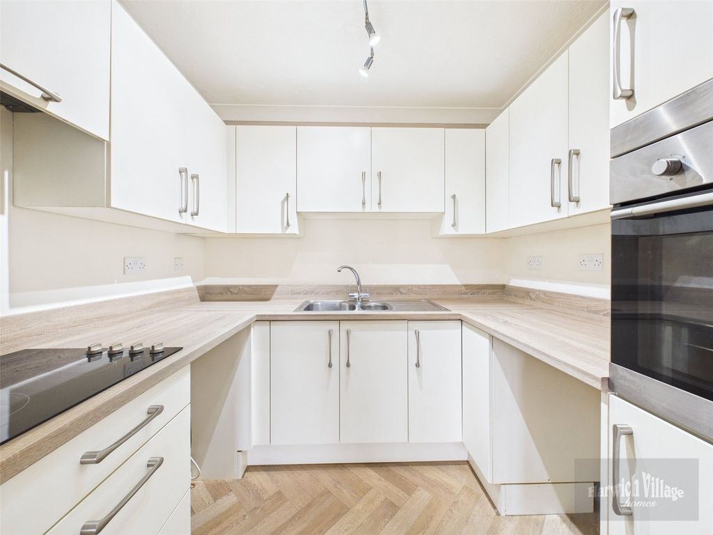 Property photo 3 of 13 Picture 3