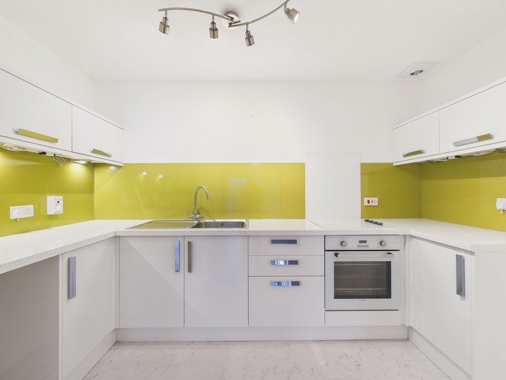 Property photo 2 of 9 Kitchen