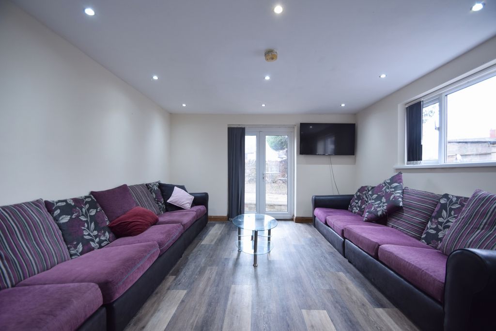 Property photo 2 of 15 Photo 2