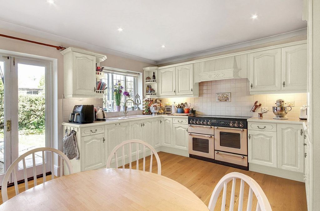 Property photo 2 of 13 Kitchen