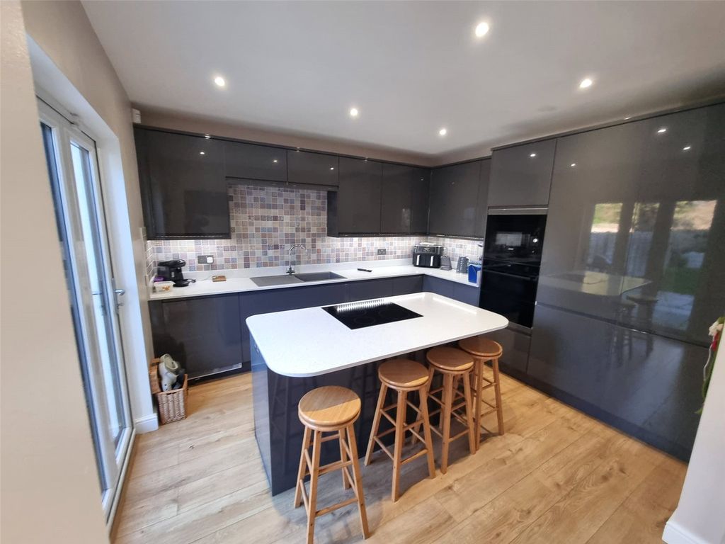 Property photo 3 of 48 Picture No. 29