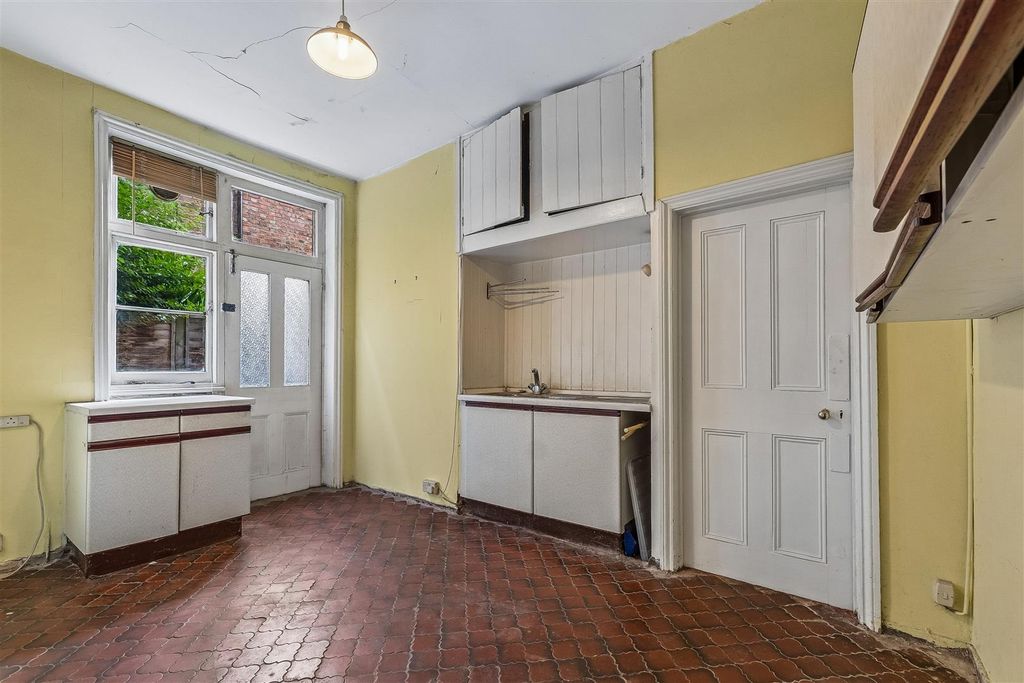 Property photo 3 of 11 Flanders Mansion, W4 - For Sale