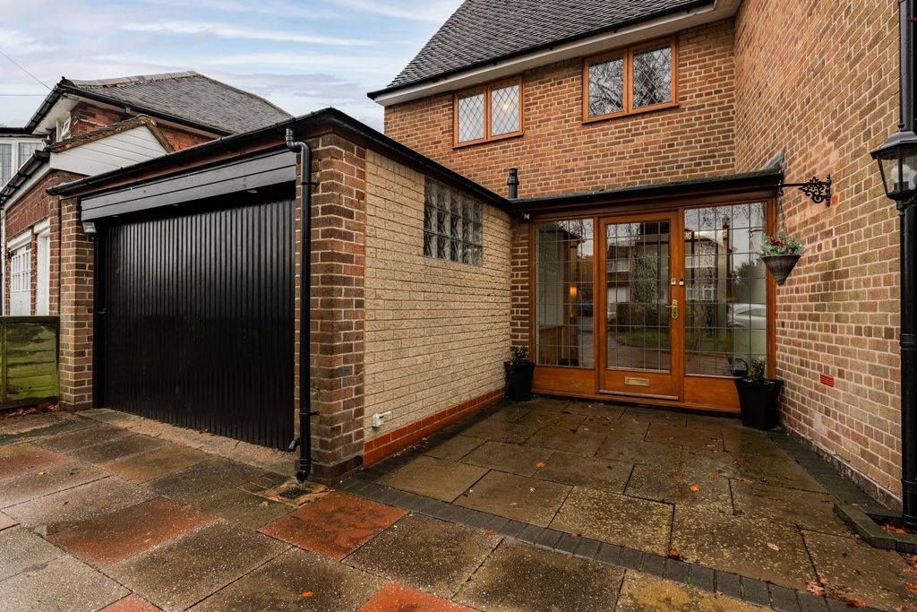 Property photo 2 of 37